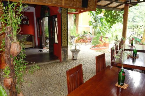 Gallery image of Hotel Orangutan in Bukit Lawang