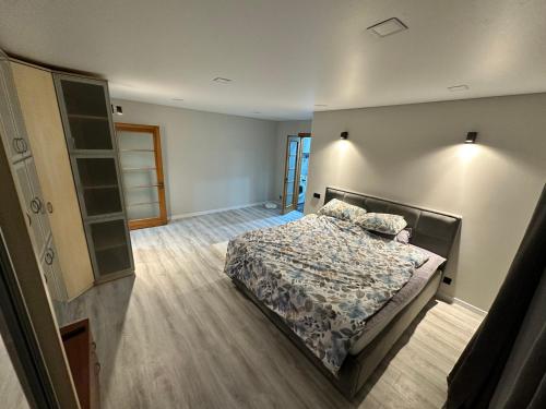 Уютная квартира в тихом районе Озеро в 10 минутах