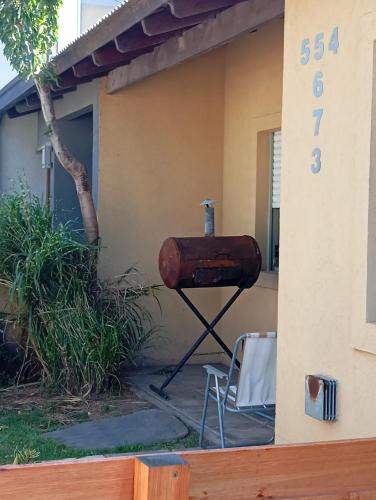 a mailbox on the side of a house at lo de Jor in Quequén