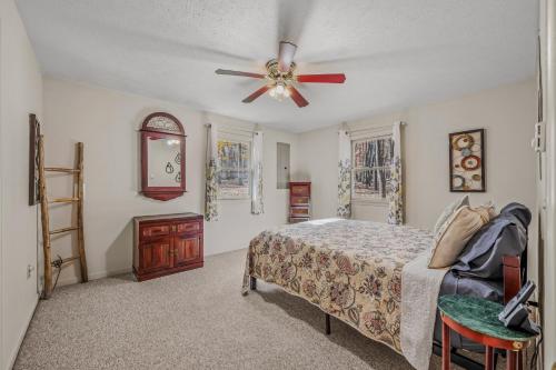 a bedroom with a bed and a ceiling fan at Namba Cabin - Feel the Bliss in Morton Grove