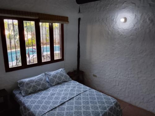 a bedroom with a bed and a window at El Refugio II, cerca Playa El Agua y Playa Parguito, VENEZUELA in Loma de Guerra