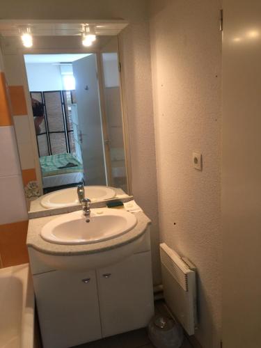 Appartement T1 avec terrasse au calme 4ème étage sur 4