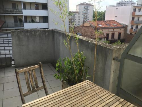 Appartement T1 avec terrasse au calme 4ème étage sur 4