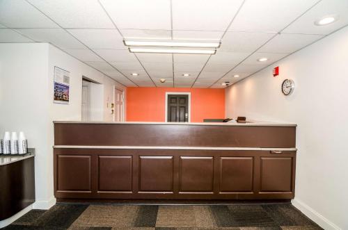 an office lobby with a large brown reception desk at Motel 6-Newark, DE in Newark
