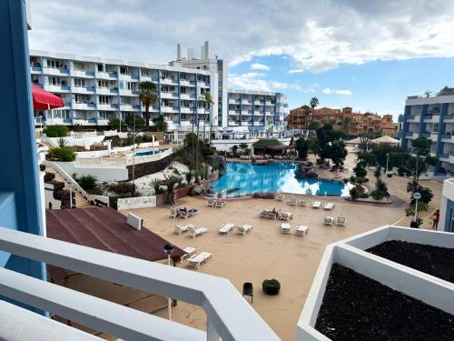 Green Apartment - Air Conditioning and Pool