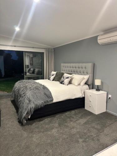 a bedroom with a bed with a furry blanket on it at Thornton Hideaway Private Standalone Retreat, Walk to Cambridge Town Centre in Cambridge