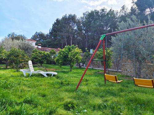 Foto Buenas vistas y privacidad, tranquila y fresca villa en el bosque de Valencia con una magnífica piscina de 80m2 6