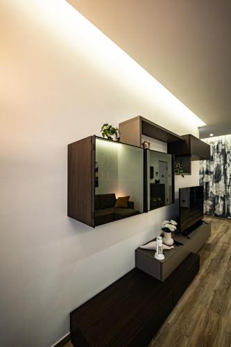 a living room with a large wall mounted unit at Residenza La Chiave in Mantova