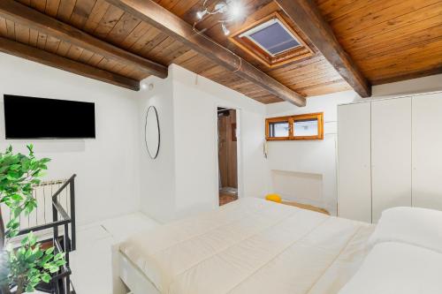 Duplex Trastevere with Courtyard