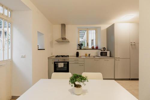 Duplex Trastevere with Courtyard