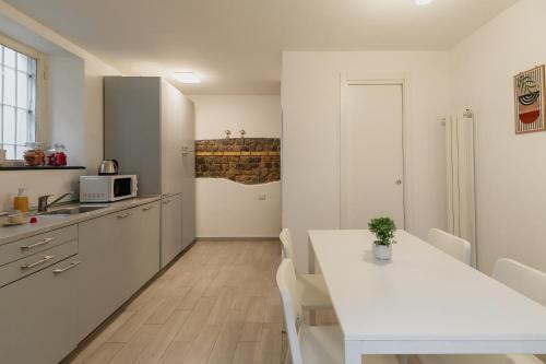 Duplex Trastevere with Courtyard