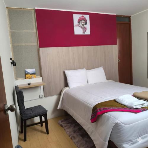 a small bedroom with a bed and a chair at Hospedaje Samay Lodge - autogestionado in Chivay