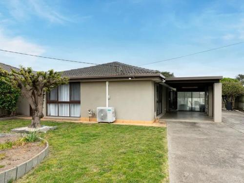 a house with a lawn in front of it at Weekend Escape in Rosebud