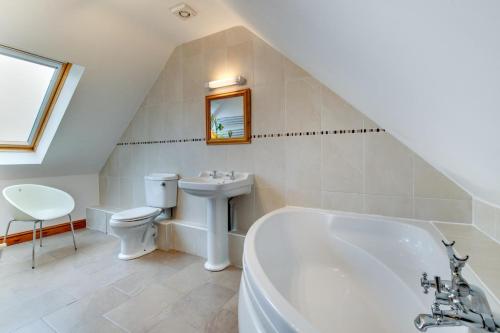 a bathroom with a tub and a sink and a toilet at 3 Bed in Bala oc-bow162 in Bala