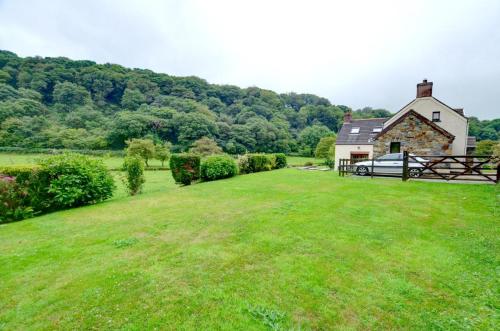 a house in a field with a large yard at 3 Bed in Fishguard oc-wav276 in Pontfaen