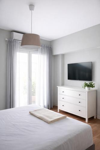 Acropolis Area Large 3BR 2BA Apartment