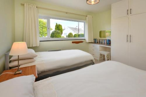 two beds in a bedroom with a window at 4 Bed in Pwllheli oc-morgra in Abersoch