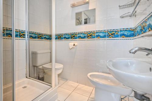a bathroom with a toilet and a sink and a shower at 4 Bed in Pwllheli oc-morgra in Abersoch