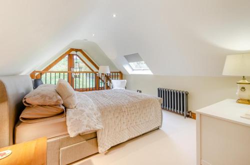 a bedroom with a bed in a room with a window at 2 Bed in Upper Quinton oc-p33608 in Mickleton