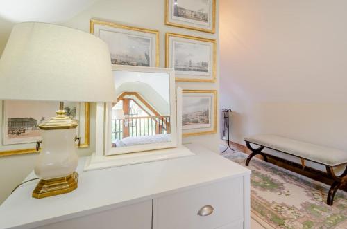 a living room with a lamp and a bench at 2 Bed in Upper Quinton oc-p33608 in Mickleton