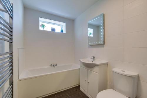 a bathroom with a toilet and a sink and a bath tub at 2 Bed in Gower oc-hh486 in Penclawdd