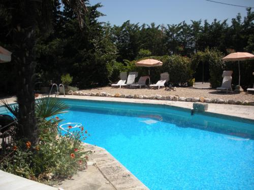 Πισίνα στο ή κοντά στο Gites Climatisés Piscine Chauffée La Balancelle