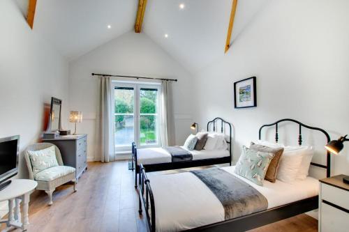a bedroom with two beds and a tv at 4 Bed in Swansea oc-hh642 in Oystermouth