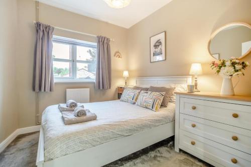a bedroom with a bed with a dresser and a window at 2 Bed in Bentley oc-thpo in Bentley