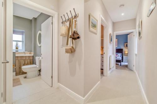 a bathroom with a toilet and a sink at 2 Bed in Bentley oc-thpo in Bentley