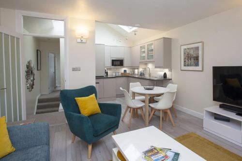 a living room with a couch and a table with chairs at 2 Bed in Bath oc-bhr32 in Bath