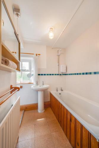 a bathroom with a white tub and a sink at 3 Bed in Bakewell oc-dckno in Youlgreave