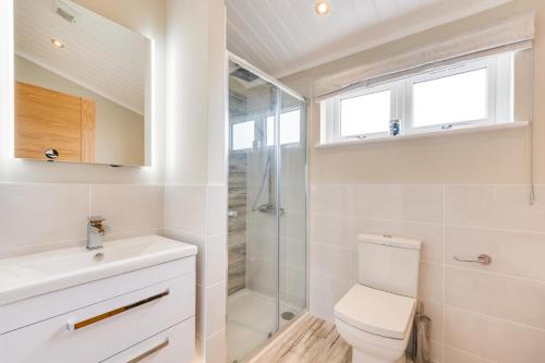 a bathroom with a toilet sink and a shower at 3 Bed in Burnham Market oc-2333 in Burnham Market