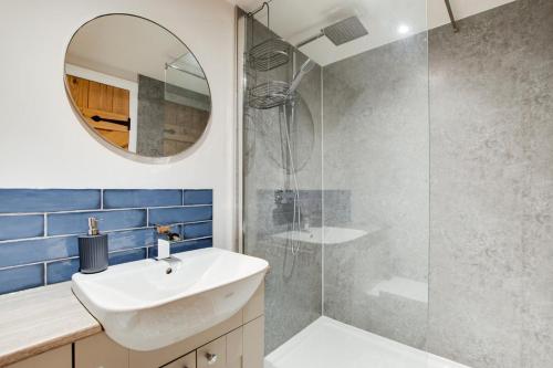 a bathroom with a sink and a shower at 4 Bed in Dinas Mawddwy oc-bow305 in Aber Cowarch