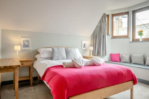 a bedroom with a bed and a desk and windows at 3 Bed in Aldeburgh oc-16afaw in Aldeburgh