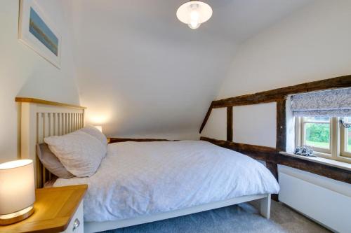 a bedroom with a bed and a desk and a window at 2 Bed in Bramfield oc-cobb in Bramfield