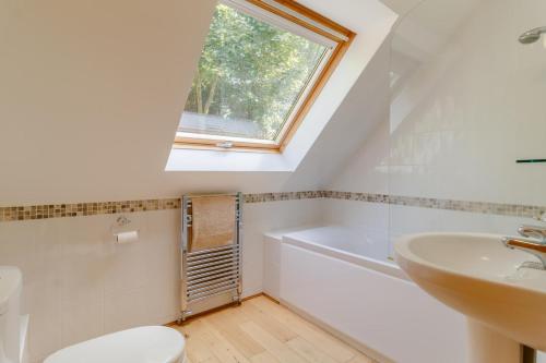 a bathroom with a sink toilet and a window at 2 Bed in Woodbridge oc-vav in Hollesley