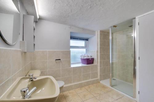 a bathroom with a sink and a shower at 3 Bed in Builth Wells oc-wal257 in Maesmynis