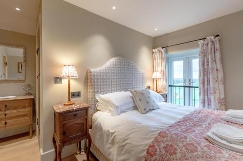 a bedroom with a bed with a dresser and a window at 2 Bed in Brassington oc-dcgol in Brassington