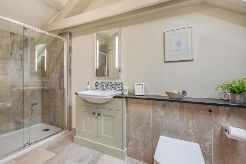 a bathroom with a sink and a shower at 1 Bed in Bodmin oc-p00438 in Bodmin
