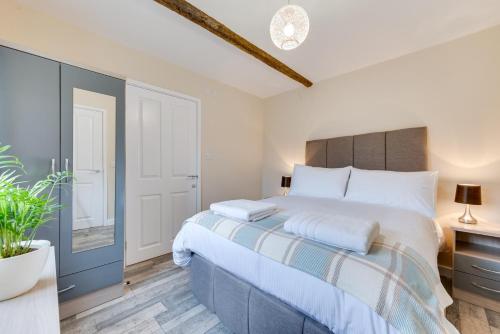 a bedroom with a large bed in a room at 1 Bed in Great Waldingfield oc-ac1 in Waldingfield