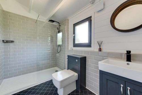 a bathroom with a sink toilet and a mirror at 2 Bed in Stradbroke oc-wopl in Stradbroke