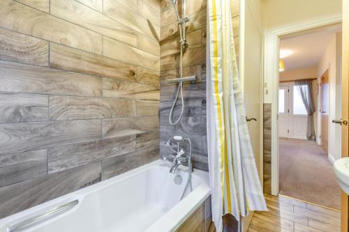 a bathroom with a bath tub and a sink at 2 Bed in Renwick oc-h34195 in Renwick