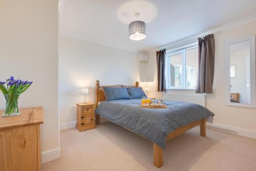 a bedroom with a bed and a window at 1 Bed in Chedgrave oc-2250 in Chedgrave