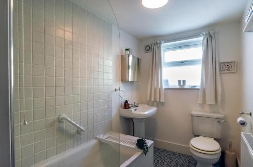 a bathroom with a toilet and a sink at 2 Bed in Tenby oc-pw1031 in Tenby