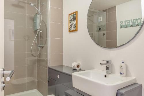 a bathroom with a sink and a shower with a mirror at 2 Bed in St. Ives oc-18stn in St Ives