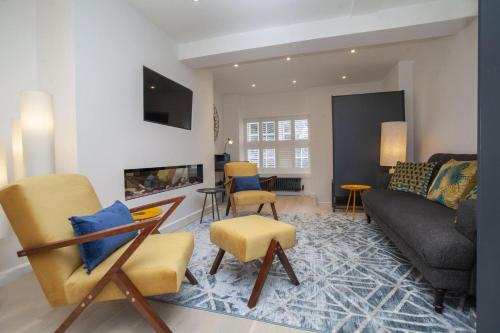 a living room with a couch and chairs and a fireplace at 2 Bed in Bath oc-bhr8 in Bath