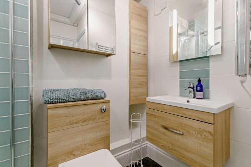 a small bathroom with a sink and a toilet at 1 Bed in Fowey oc-m27634 in Fowey