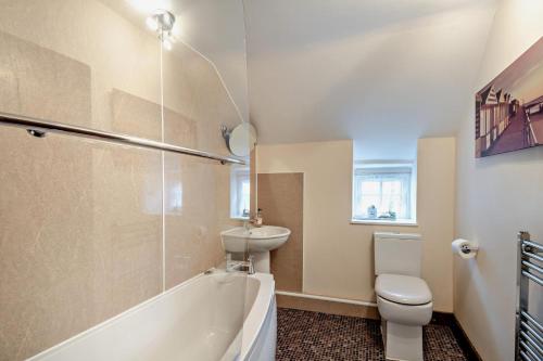 a bathroom with a toilet and a sink and a tub at 2 Bed in Brancaster oc-b28394 in Brancaster