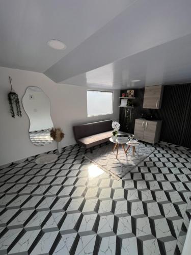a living room with a couch and a table at Apartamento en Itagüí in Itagüí