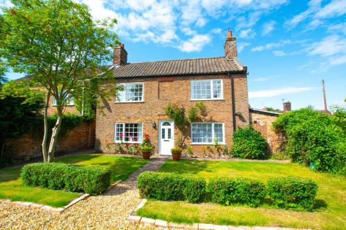 a brick house with a garden in front of it at 4 Bed in Wiggenhall St. Germans oc-2011 in King's Lynn